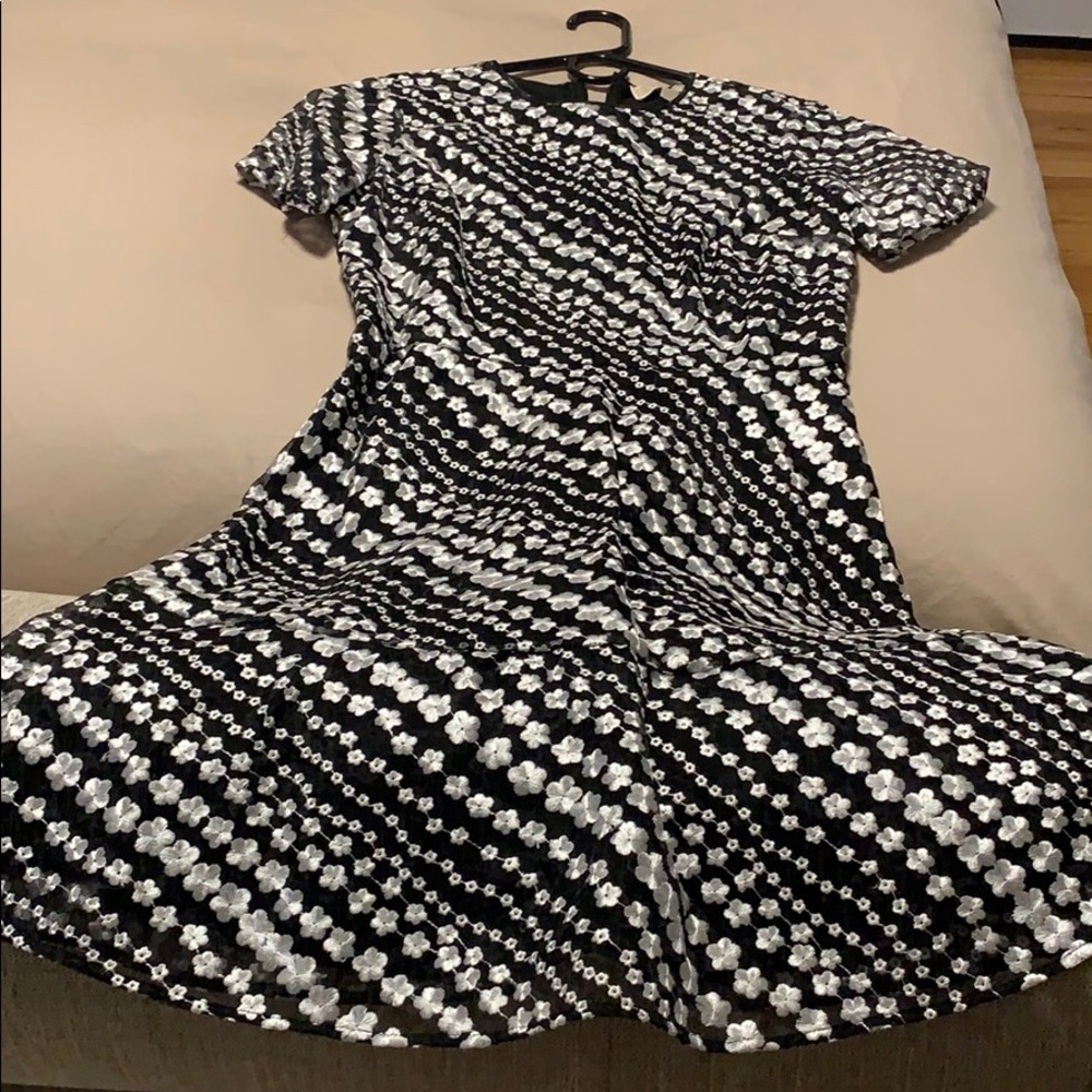 Michael Kors embellished blk/white floral dress!